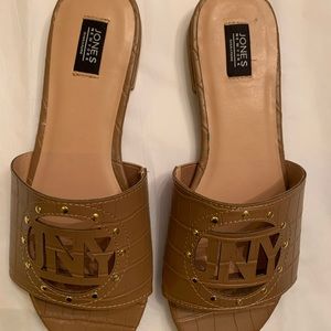 NWOB Jones New York signature yardley sandals